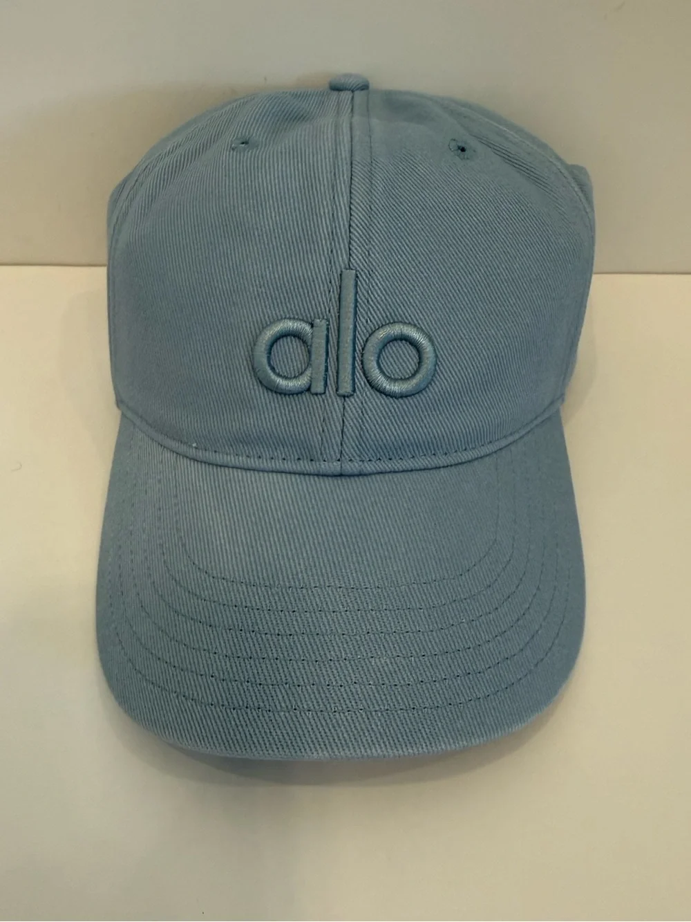 NWT ALO Yoga Washed Off-Duty Cap Light Denim Blue Athlesiure Athletic Casual